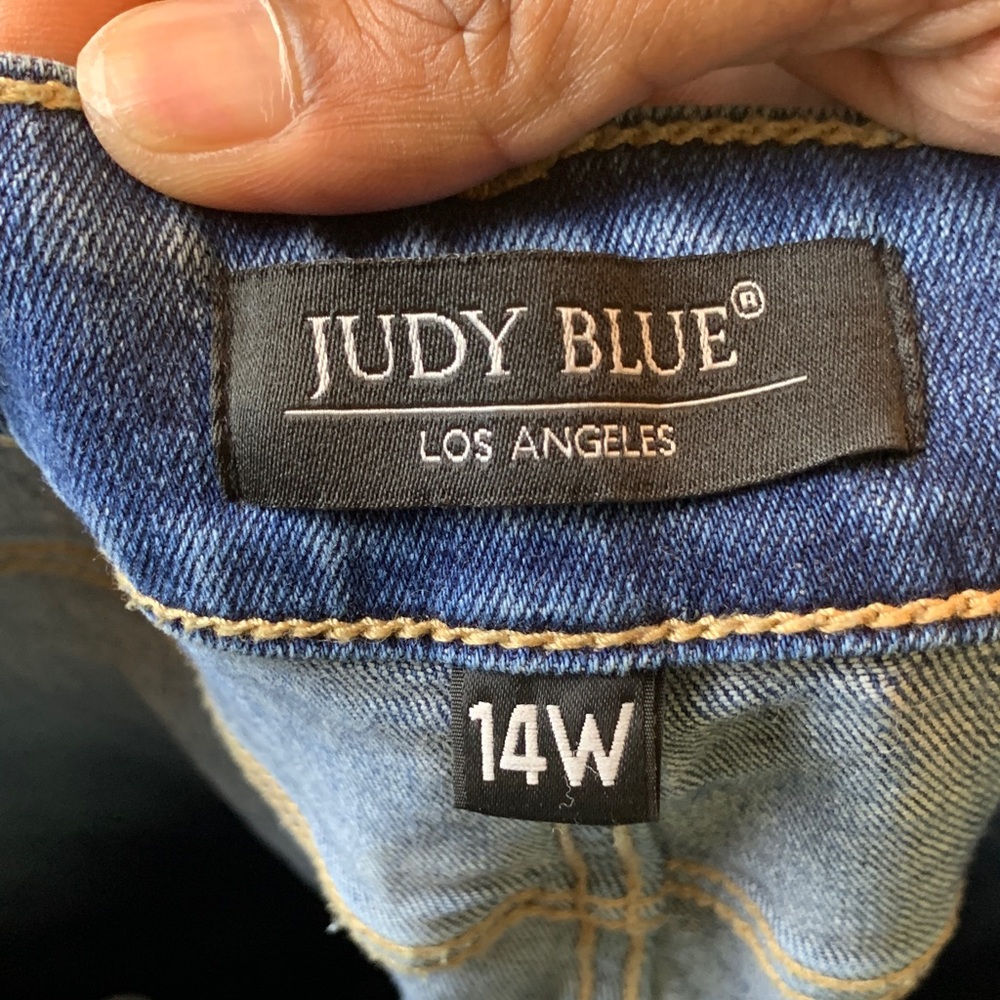 Judy Blue 14W Boyfriend Fit Distressed Jeans Curvy Stretch Zipper Fly Beautiful - Picture 3 of 12